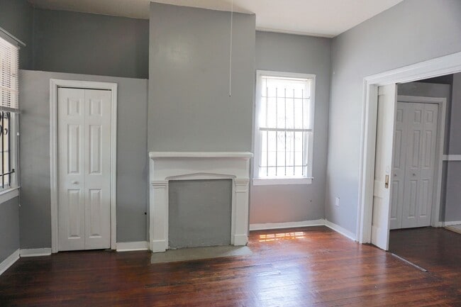 Building Photo - 301 W Waldburg St