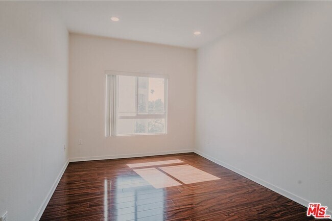 Building Photo - 12132 Hart St