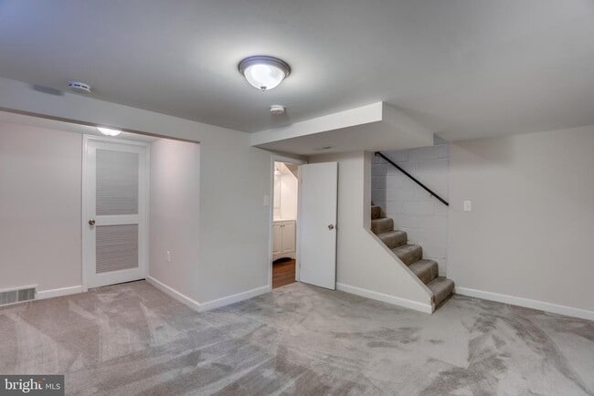 Building Photo - 2212 Arlington Terrace