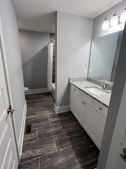 Building Photo - 509 Hickory Cir