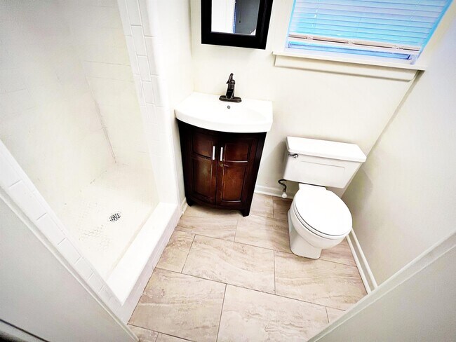 Building Photo - 2823 Amy Ln