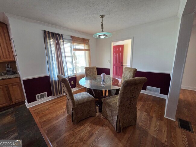 Building Photo - 160 Fox Meadow Dr