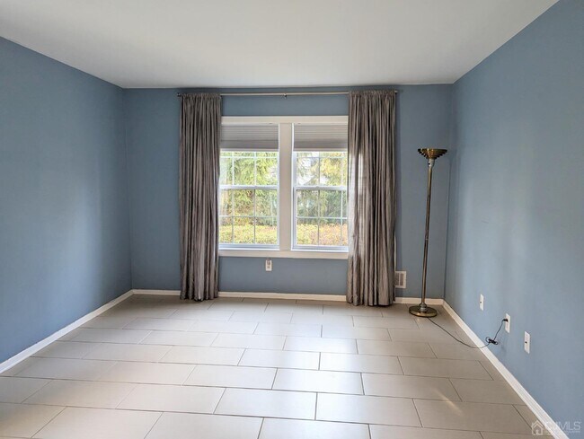 Building Photo - 206 Salem Ct