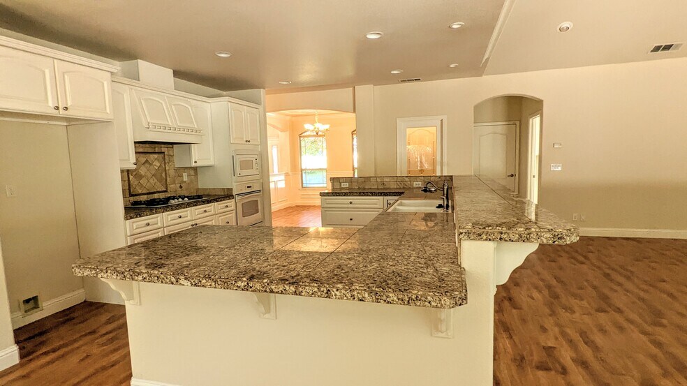 Building Photo - 1043 Diamante Robles Ct