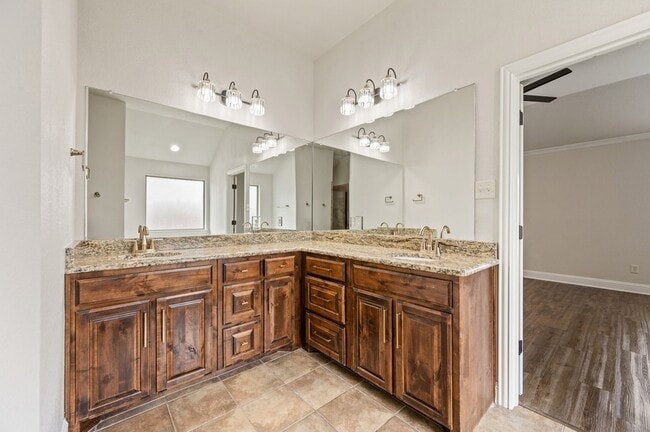 Building Photo - 104 Cold Track Dr