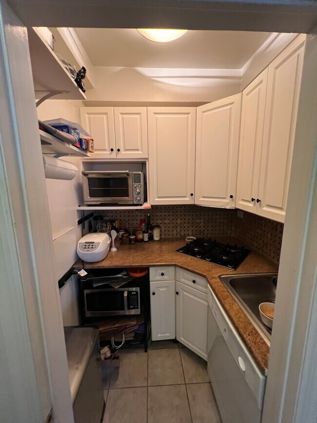 Building Photo - 135 E 54th St