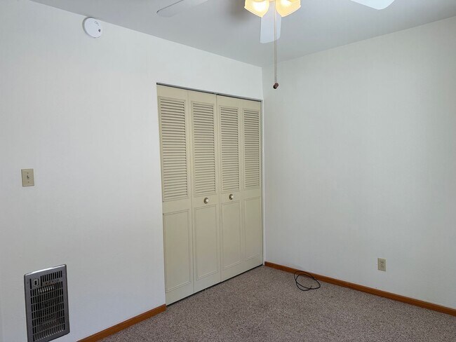 Building Photo - New listing! Beautifully maintained home in convenient location