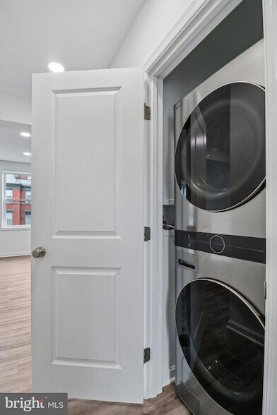 Building Photo - 303 Seaton Pl NE