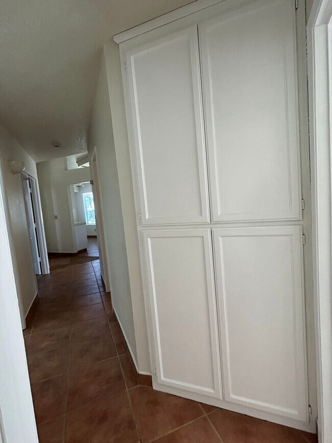 Building Photo - Beautiful 3 bedroom Home. 1st Month Free with 1 year Lease!