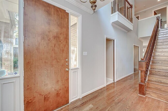 Building Photo - 201 Vanderpool Ln