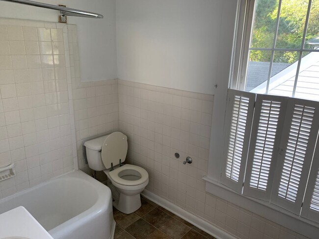 Building Photo - 805 Raleigh St