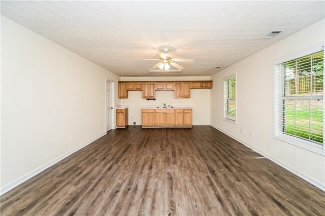Building Photo - 805 Lewis Ridge Cir