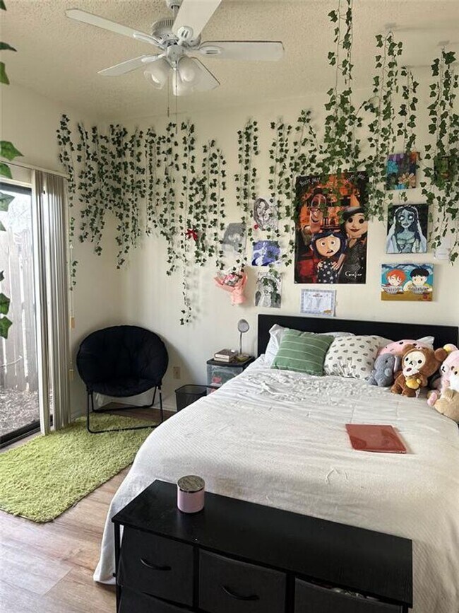 Building Photo - Fully upgraded 2bed 2bath unit