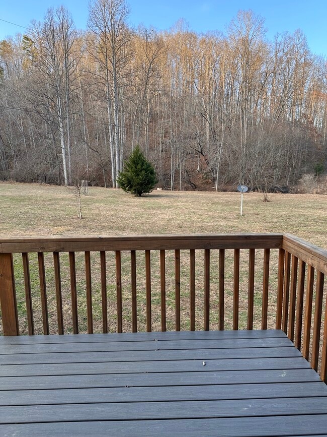 Building Photo - 304 Carson Elliott Dr