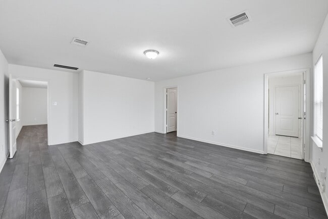 Building Photo - 2518 Boxwood Park