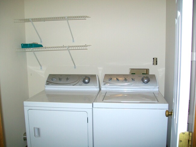 Building Photo - 7111 Foxlair Dr