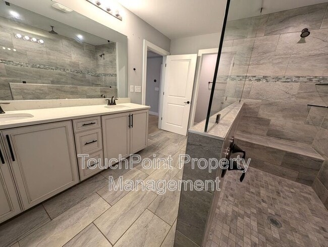 Building Photo - 2632 Ensemble Ct