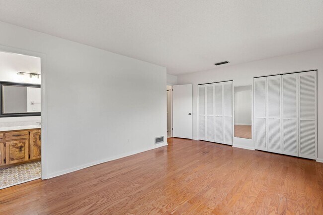 Building Photo - Spacious 4 Bedroom Ormond Beach Home with ...