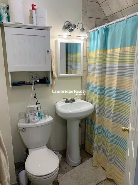 Building Photo - 70 Craigie St