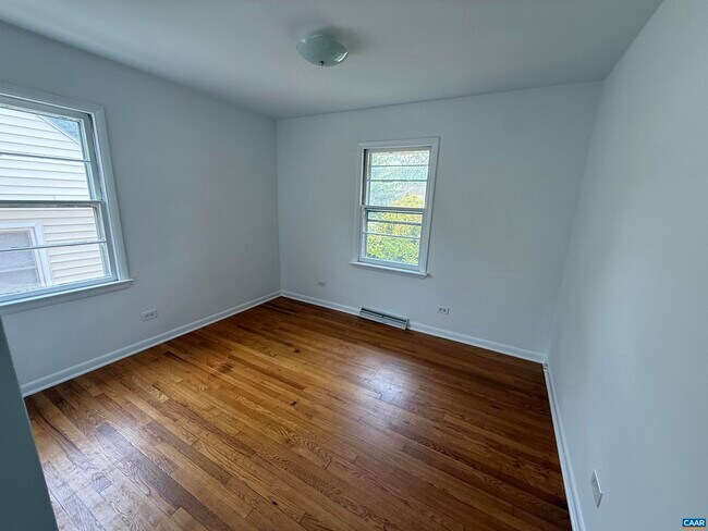 Building Photo - 913 Druid Ave