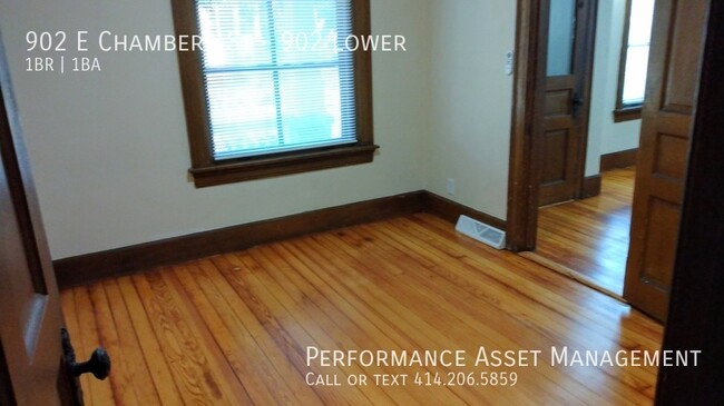 Building Photo - Charming 1BD+DEN/1BA Riverwest Lower