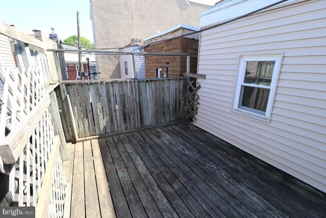 Building Photo - 1422 S Orianna St