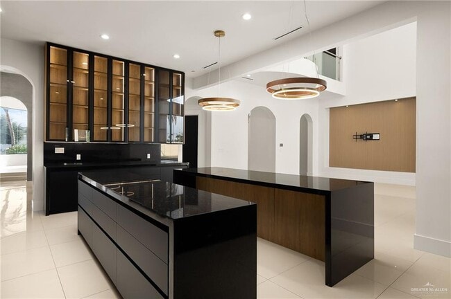 Building Photo - 45 Travis St