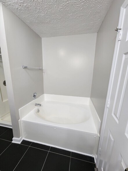 Building Photo - 330 Bubble Creek Ct