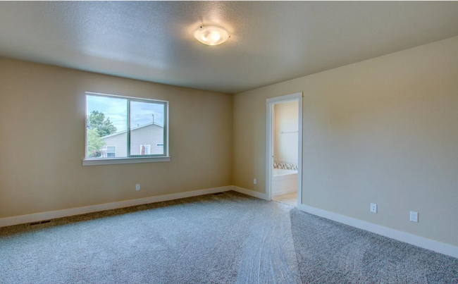 Building Photo - Gorgeous 4 Bed, 3.5 Bath Home | 3,100+ Sq ...