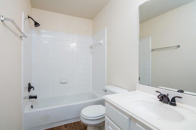 Building Photo - 147 Ledgestone Pl
