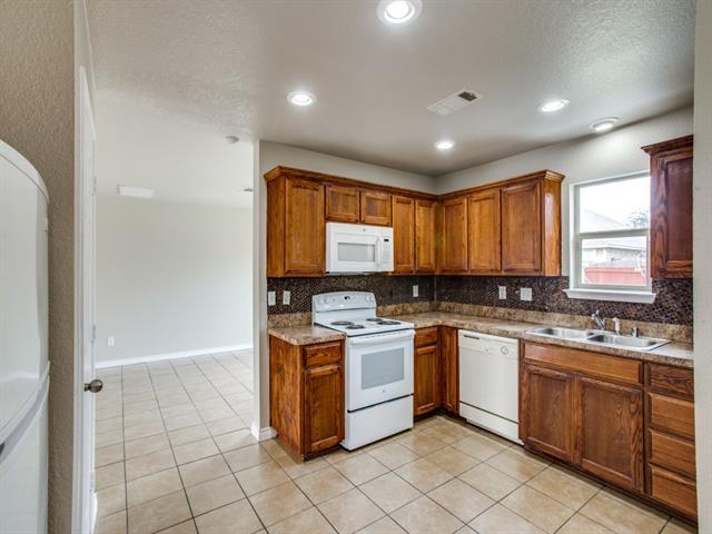 Building Photo - 1208 Boxwood Dr