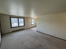 Building Photo - 2412 Camelot Blvd