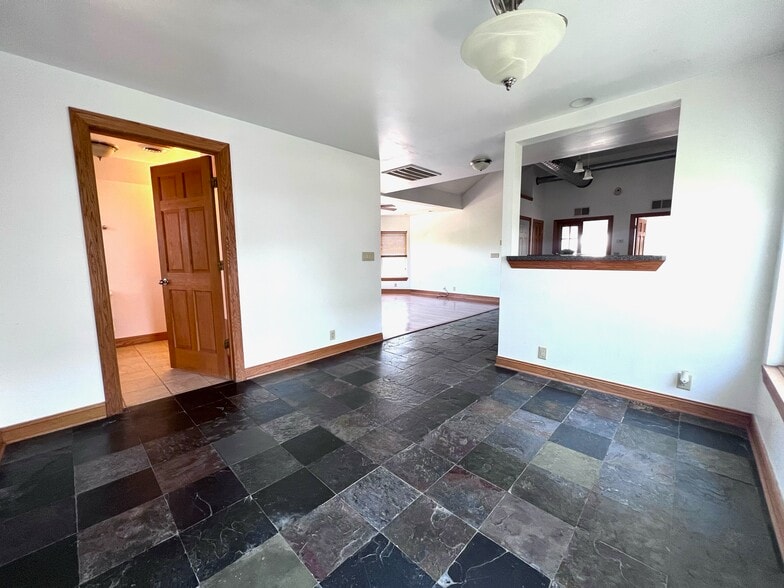 Large dining or second living area - 1400 College Ave
