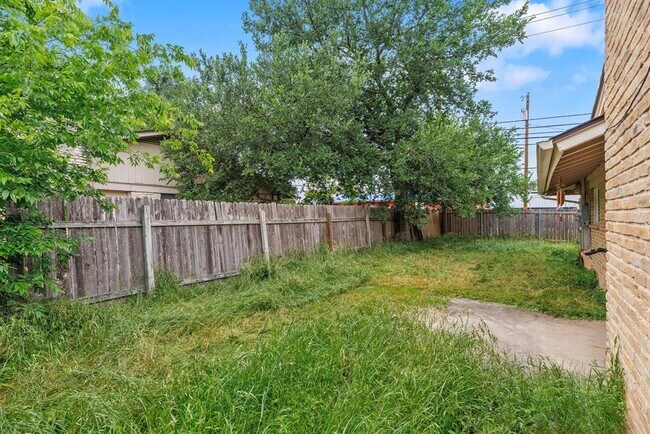 Building Photo - 1210 Glenda Dr