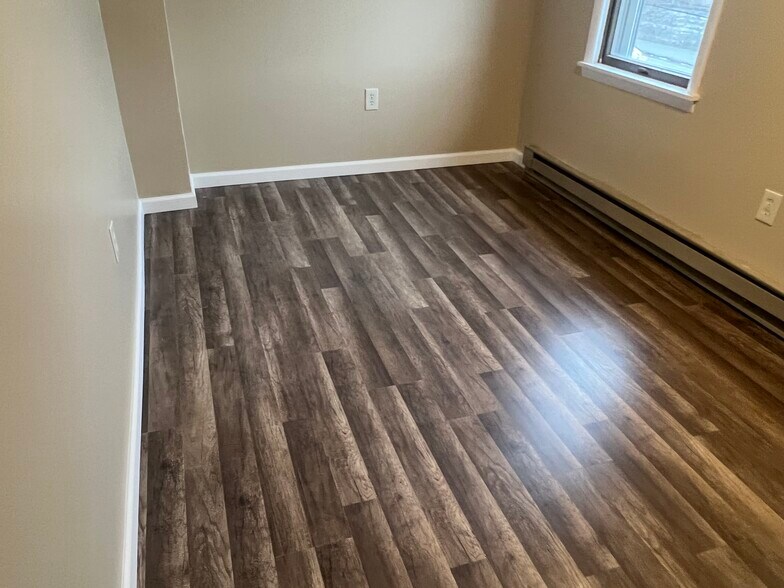 Building Photo - 132 S Apple St