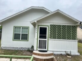 Building Photo - 514 S Rife St