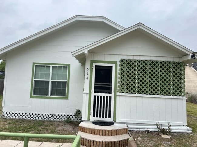 Building Photo - 514 S Rife St