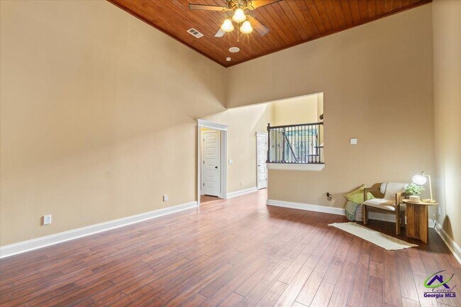 Building Photo - 300 Cheshire Dr