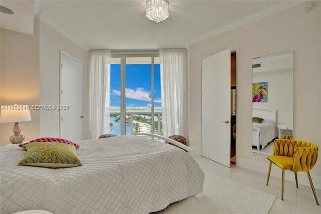 Building Photo - 16001 Collins Ave