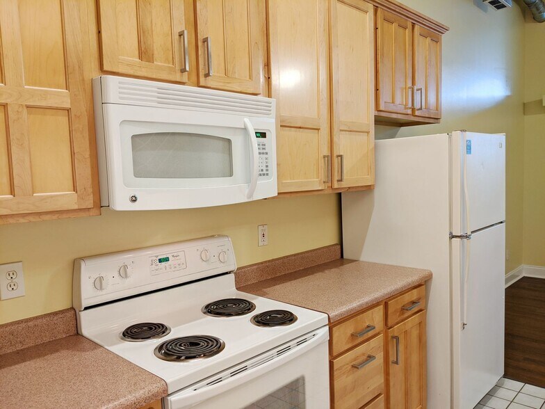 Building Photo - Redmen - Residential