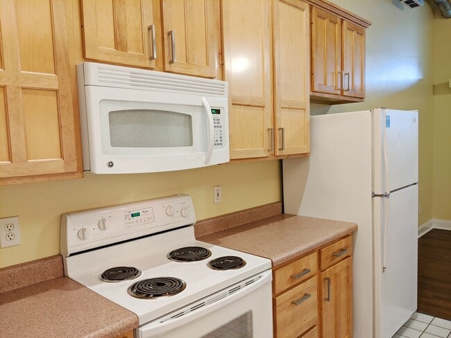 Building Photo - Redmen - Residential