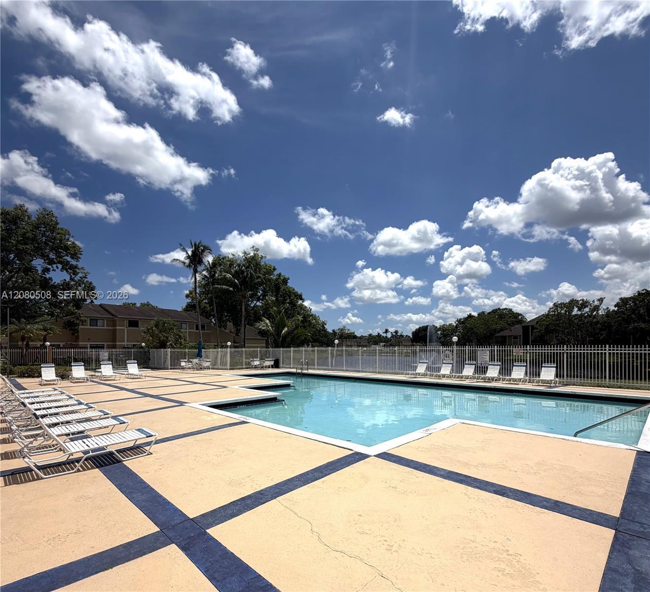 Building Photo - 351 Palm Way