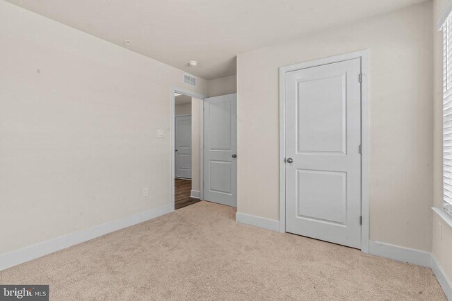 Building Photo - 672 Armstrong Ave