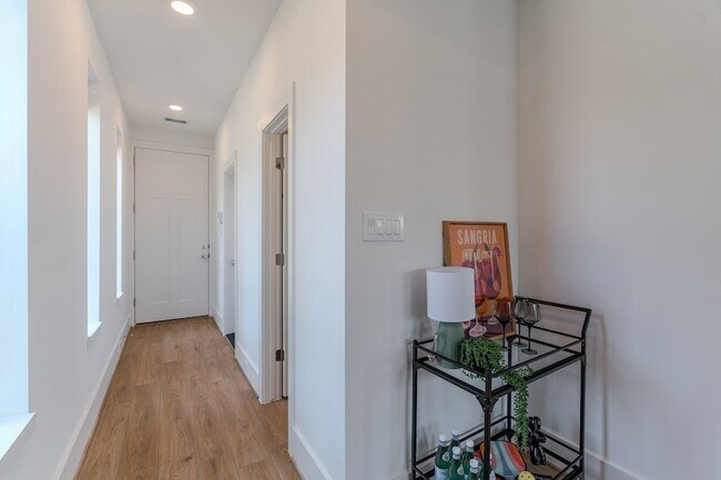 Building Photo - 7613 Victory Reserve St