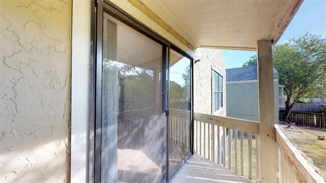 Building Photo - 305 Manuel Dr