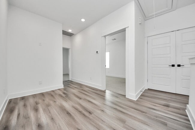 Building Photo - 318 Neyland St