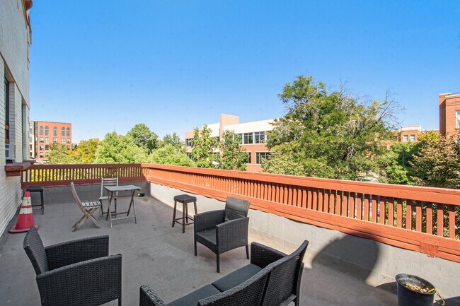 Building Photo - Cozy 1 bed 1 bath in Uptown!
