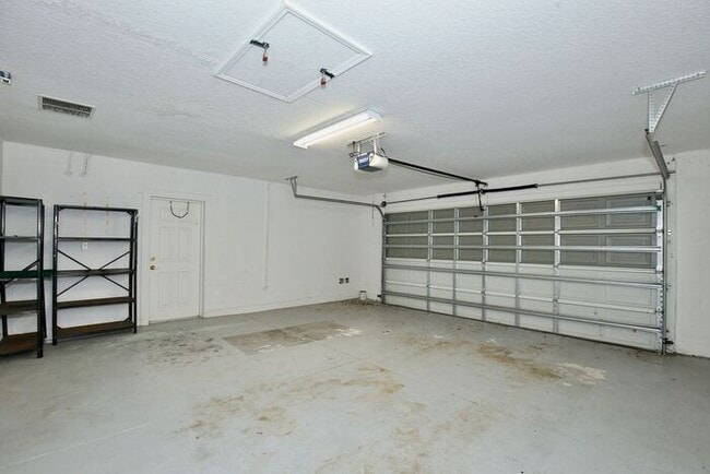 Building Photo - Spacious 3/2 Home located in Summerport Co...