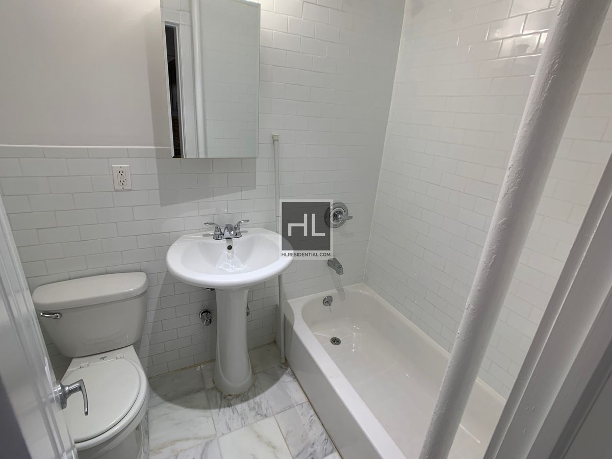 Building Photo - Mott Street