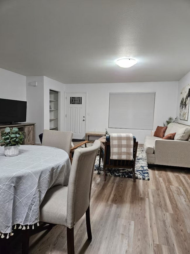 Building Photo - 4730
